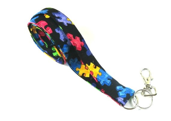 Puzzle Stoff Schlüsselband, Puzzle Autismus Bewusstsein Abzeichen Halter, Geschenk, Bunter Schlüsselband von FabricLoveandFun