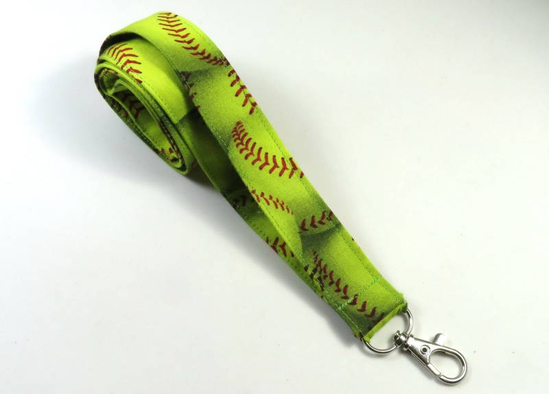 Softball Stoff Badge Halter, Softball Gelb Grün Kugel Abzeichen Grüner Sport Halter von FabricLoveandFun