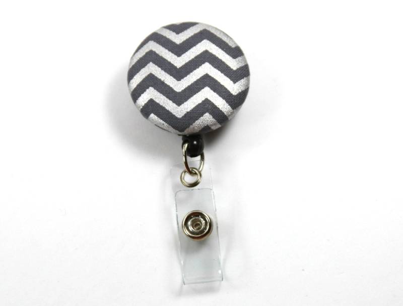 Stoff-Abzeichen-Reel, Einziehbare Abzeichen Reel, Knopf Chevron-Stoff-Abzeichen-Halter, Chevron Chevron Stoff Lanyard Grau von FabricLoveandFun