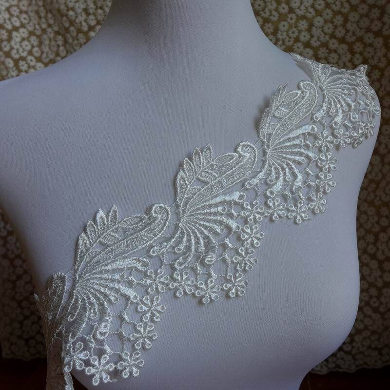1 Meter Venise-Spitzenborte in Weiß Für Hochzeit, Schärpen, Abendkleidung, Stirnbänder, Applikationen, Kostüme 1 Meter Venise-Spitzenborte in Weiß Für Hochzeit, Schärpen, Abendkleidung, Stirnbänder, Applikationen, Kostüme von FabricTrims
