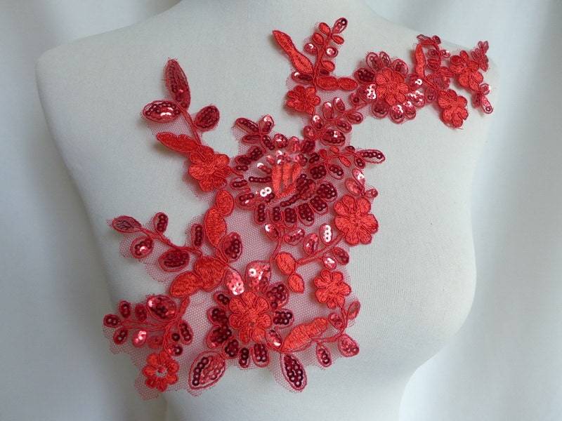 1 Paar - Pailletten Bestickte Spitzenapplikation in Rot Für Hochzeiten, Abendkleider, Nähen, Kostüm-Design von FabricTrims