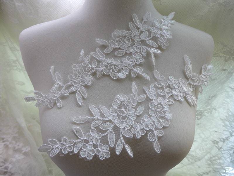 Alencon Lace Applikationen-Paar Off White Hochzeits-Applikation Für Kopfschmuck, Brautschleier, Gürtel, Abendkleider Alencon Lace Applikationen-Paar Off White Hochzeits-Applikation Für Kopfschmuck, Brautschleier, Gürtel, Abendkleider von FabricTrims