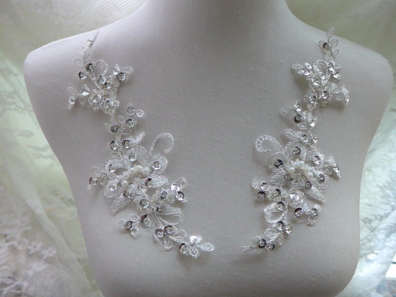 Anmutige Perlen Applikation, Weiße Braut Spitze Silber Alencon Spitze, Hochzeit, Gürtel, Kleider von FabricTrims