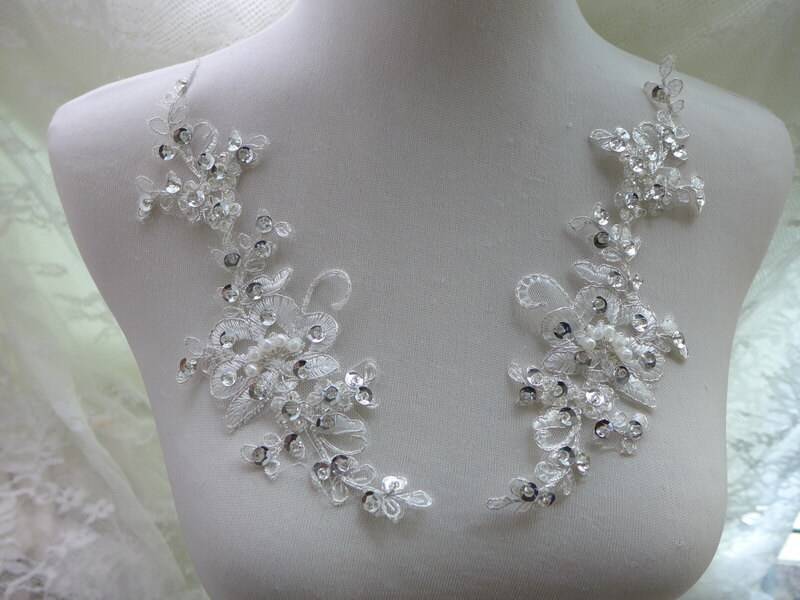 Anmutige Perlen Applikation, Weiße Braut Spitze Silber Alencon Spitze, Hochzeit, Gürtel, Kleider von FabricTrims