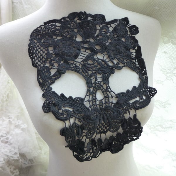 Baumwollspitze Applikation Totenkopf in Schwarz Für Schal, Shirt, Tank Tops, Kostüme, Oberteile, Bastel Nähen von FabricTrims