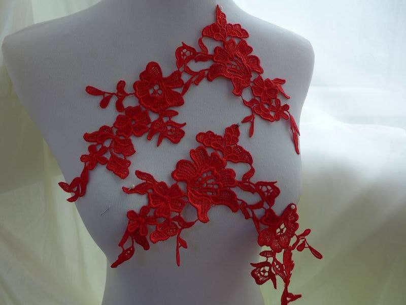 Ein Paar Rote Applikationen Aus Venedig-Spitze Für Brautschmuck, Altered Couture, Kostümdesign von FabricTrims