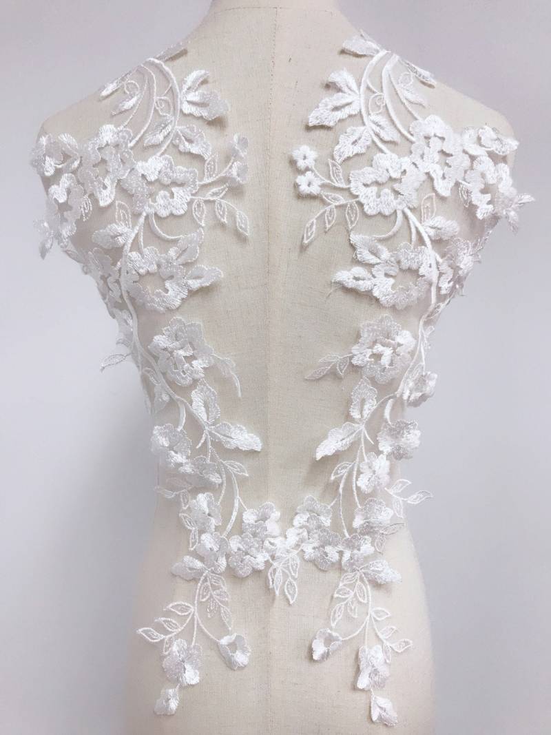 Schöne Florale Spitzenapplikation, Rückenapplikation Mit Gestickten Blumen Für Brautschleier, Kleid, Illusionskleid, Haute Couture Schöne Florale Spitzenapplikation, Rückenapplikation Mit Gestickten Blumen Für Brautschleier, Kleid, Illusionskleid, Haute Couture von FabricTrims