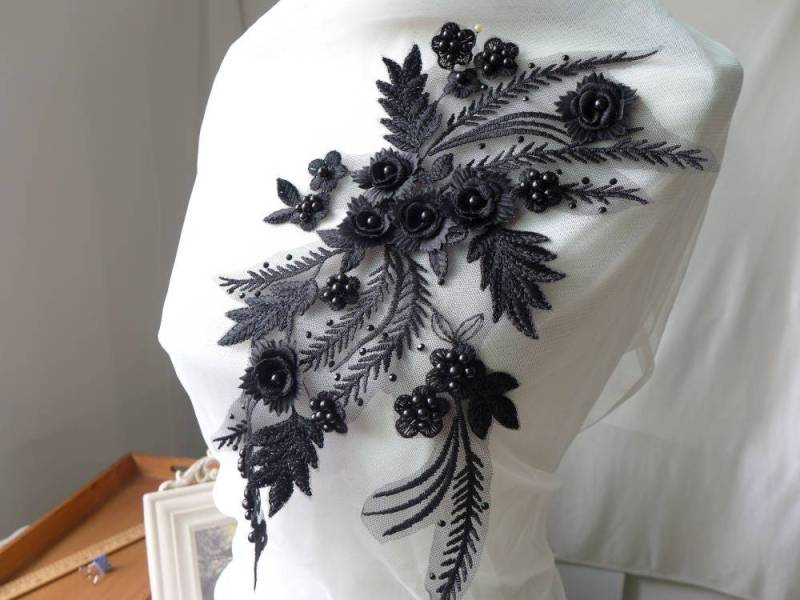 Schwarze Perlen Applikation, Stickerei Perle Auf Mesh Für Gesellschaftstanz, Kostüme, Brautjungfern, Schärpen 7 Farben Schwarze Perlen Applikation, Stickerei Perle Auf Mesh Für Gesellschaftstanz, Kostüme, Brautjungfern, Schärpen 7 Farben von FabricTrims