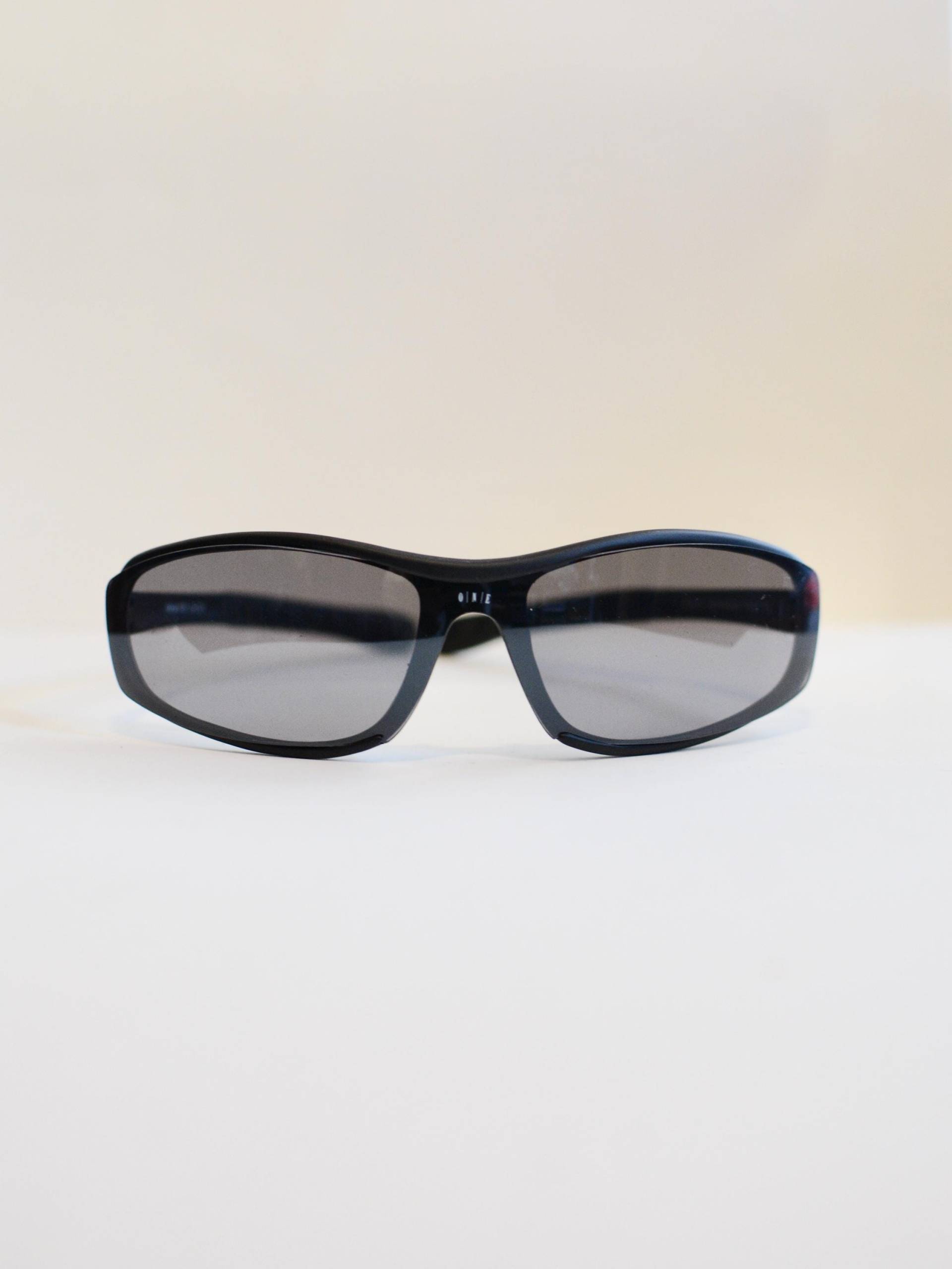 Techno Deadstock Spiegel Sonnenbrille Unisex von FabricbasicsVintage