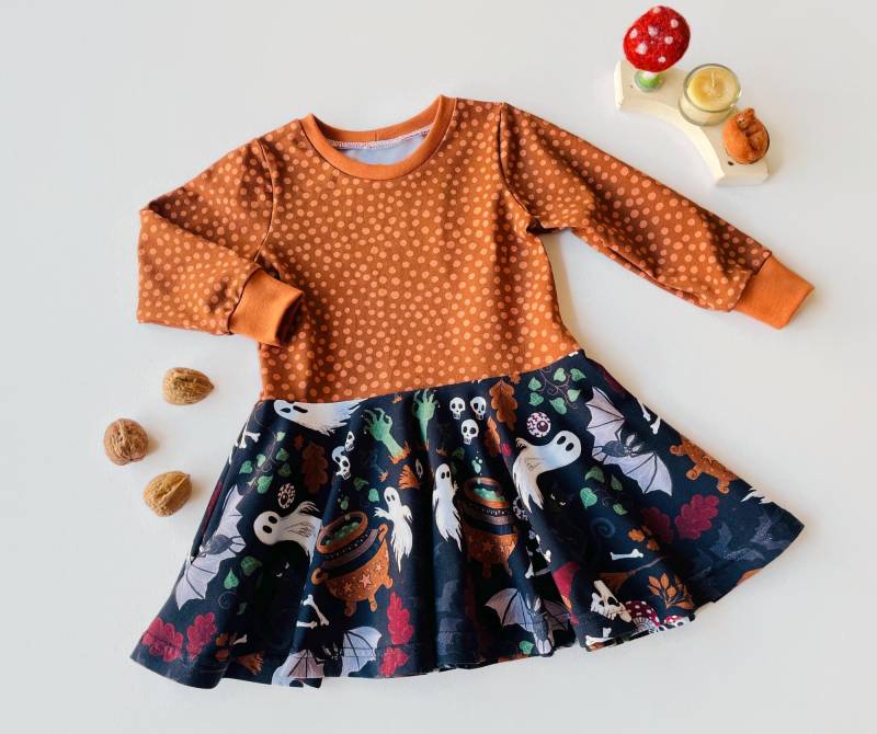 Halloween Kleid Für Mädchen Unheimliche Kürbisse, Gespenster & Hexenkessel von FabriqueDeLimonade