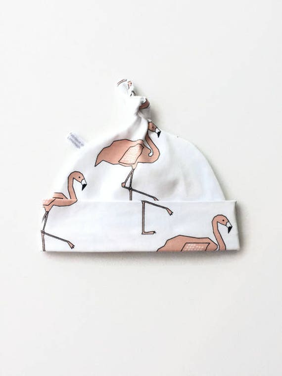 Weiße Baumwollbabymütze, Baby Geknotete Mütze, Knotenmütze, Pinke Flamingos, Neugeborene Mütze. Bio Baumwolle Geschenk Weiße Baumwollbabymütze, Baby Geknotete Mütze, Knotenmütze, Pinke Flamingos, Neugeborene Mütze. Bio Baumwolle Geschenk von FabriqueDeLimonade