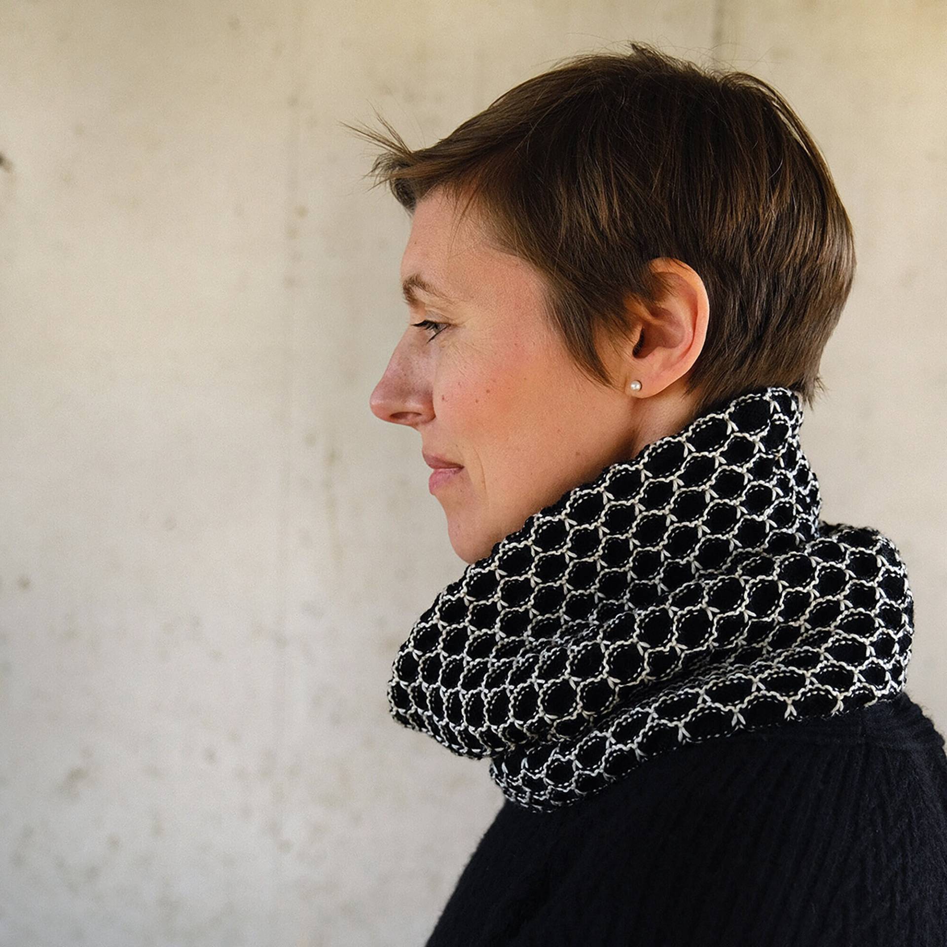 Loop Mit Wabenmuster in Schwarz Weiß Wolle Merino Handgefertigt Loop Mit Wabenmuster in Schwarz Weiß Wolle Merino Handgefertigt von FabriqueFrileuse