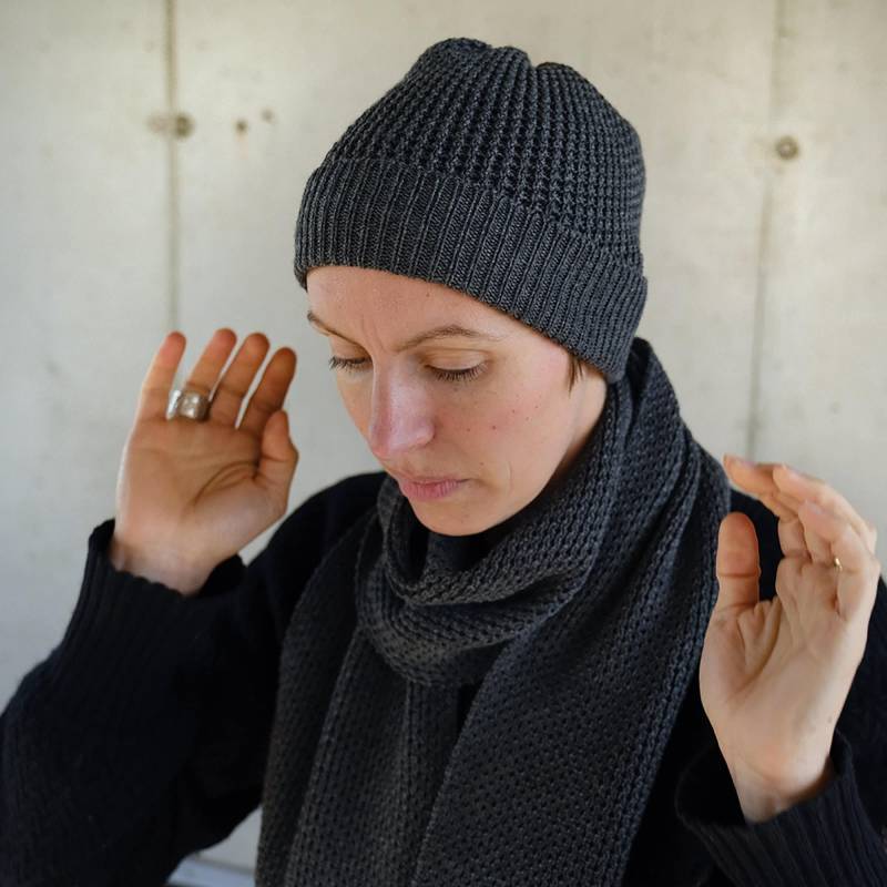 Set Mütze Und Schal Mit Schönem Muster in Grau Anthrazit Wolle Merino Handgefertigt von FabriqueFrileuse