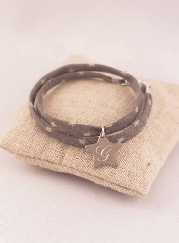 Armband 2 Runden Stoff Sterne Stahl Stern Medaille Initialgravur von Fabriqueatresors