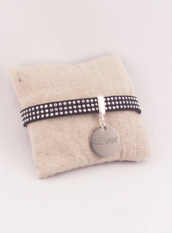 Personalisiertes Schwarzes Wildlederarmband Und Gravierte Medaille - Personalisierter Gravierter Schmuck von Fabriqueatresors