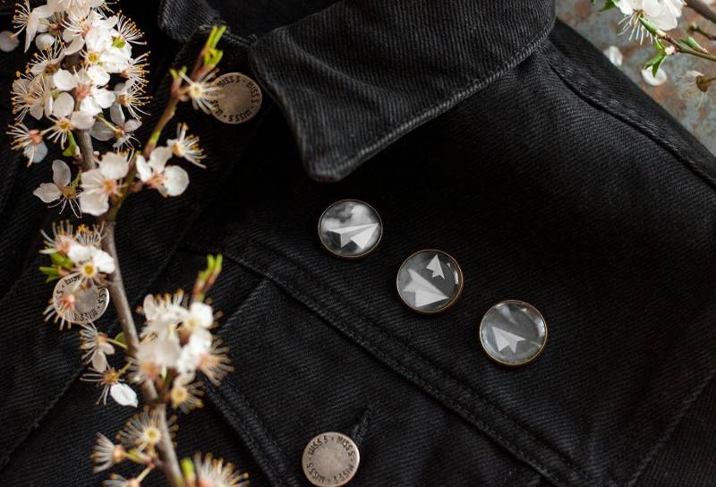 Brosche/Pin Im Cabochon Stil Mit Surrealen Illustrationen 20 Mm. 3 X Pins Brosche/Pin Im Cabochon Stil Mit Surrealen Illustrationen 20 Mm. 3 X Pins von FabrykaBaniek