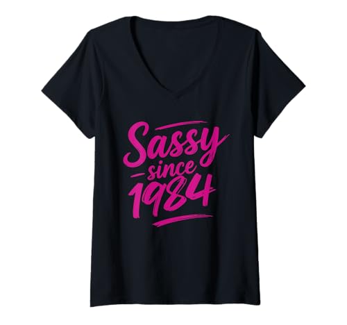 Damen Funny Sassy Since 1984 Retro Mama Wife Sass Queen Hot Pink T-Shirt mit V-Ausschnitt von Fabulous Class Since 1984 Trendy Birthday Girl QFJ