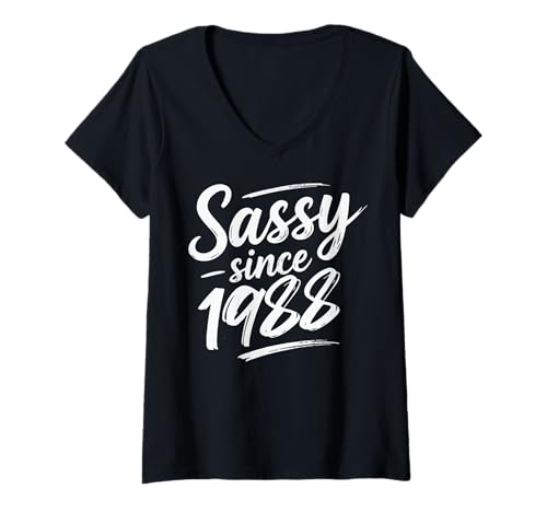 Damen Funny Attitude Sassy Since 1988 Retro Mama Wife Sass Queen T-Shirt mit V-Ausschnitt von Fabulous Class Since 1988 Trendy Birthday Girl QFJ