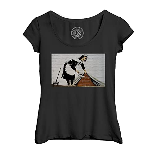 Rundhals-T-Shirt aus Bio-Baumwolle für Damen Banksy Hausfrau Teppich Street Art von Fabulous