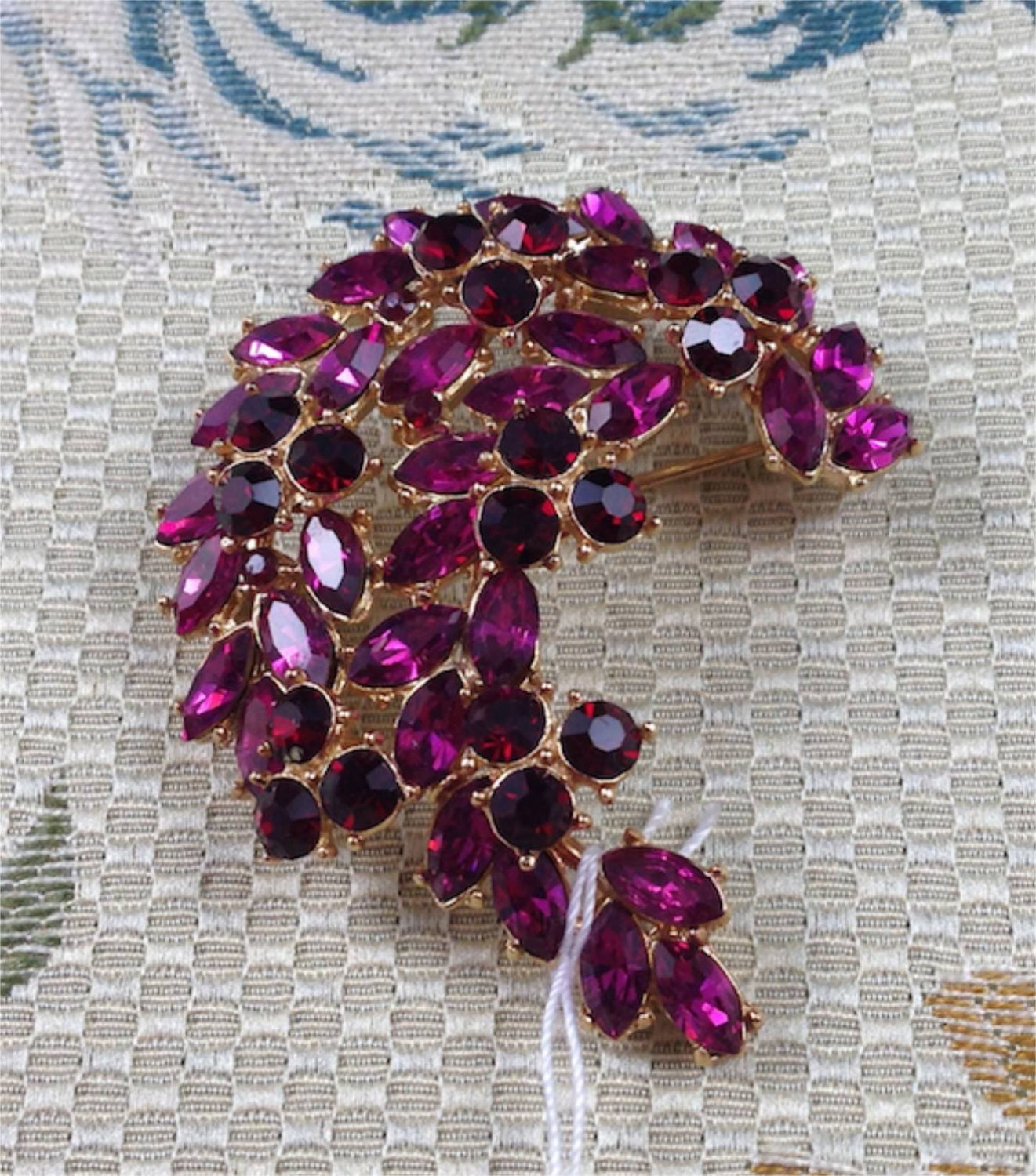 Vintage Krone Trifari Strass Spray Brosche Kostüm Schmuck Rot Und Lila Vintage Krone Trifari Strass Spray Brosche Kostüm Schmuck Rot Und Lila von FabulousAssets