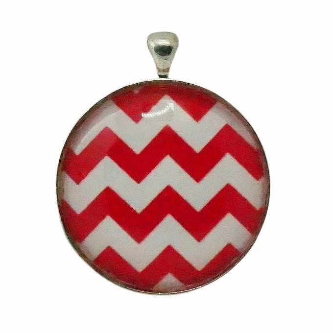 4cm Runder Versilberter Glasanhänger Gemustert Chevron Rot Und Weiß von FabulousBitsandBobs