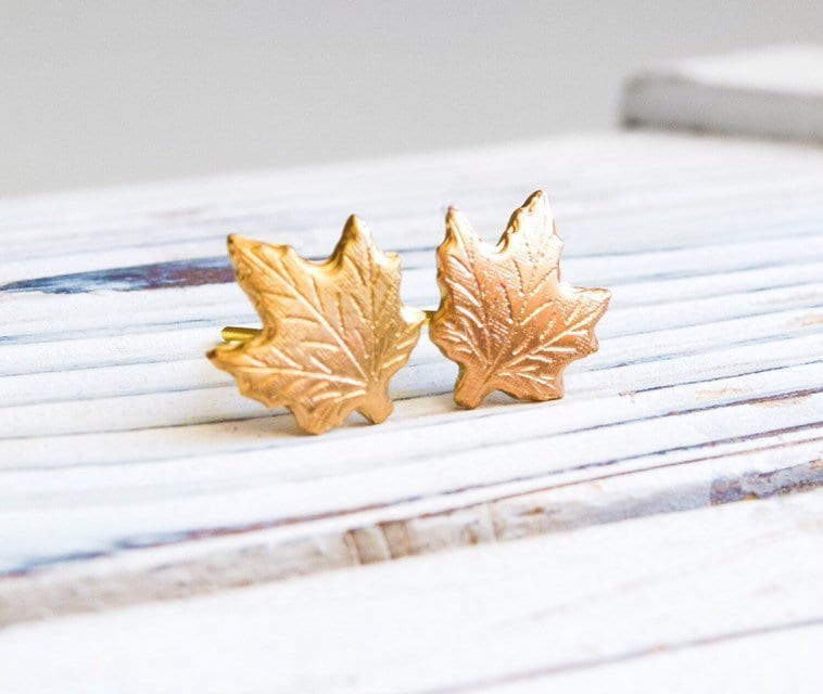 Blatt Ohrstecker - Goldfarben Ahorn Plant Acer Messing von FabulousFunkys
