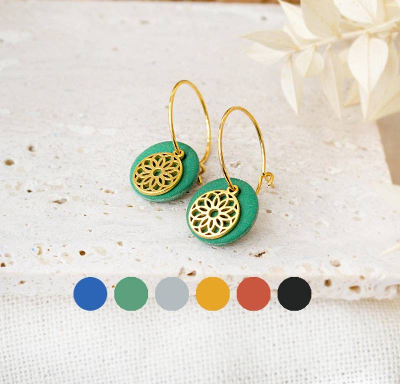 Creolen Matte Kreis Anhänger Mandala - Goldfarben/Silber Leichte Ohrringe Boho Hoops Kreolen Polymer Ton Minimalistisch von FabulousFunkys