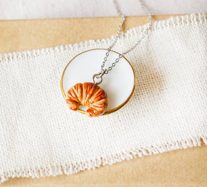 Croissant Kette - Gebäck Miniature Food Polymer Clay von FabulousFunkys