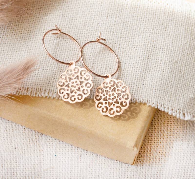 Filigrane Creolen - Mandala Matt Silberfarben/Goldfarben Rosegoldfarben Leichte Ohrringe Boho Scheiben von FabulousFunkys