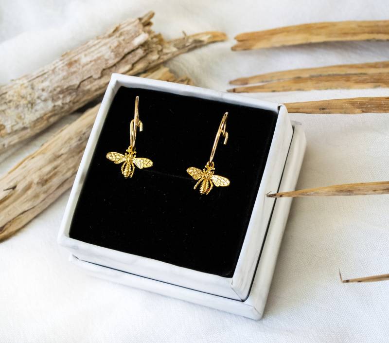 Filigrane Creolen Mit Bienen Anhängern - Goldfarben /Silberfarben Leichte Ohrringe Boho Bee Filigrane Creolen Mit Bienen Anhängern - Goldfarben /Silberfarben Leichte Ohrringe Boho Bee von FabulousFunkys