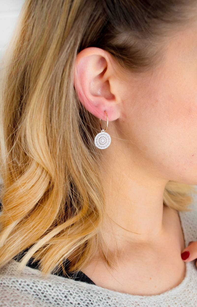 Filigrane Creolen Mit Mandala Anhängern - Rosa/Rose Goldfarben Leichte Ohrringe Boho Scheiben von FabulousFunkys