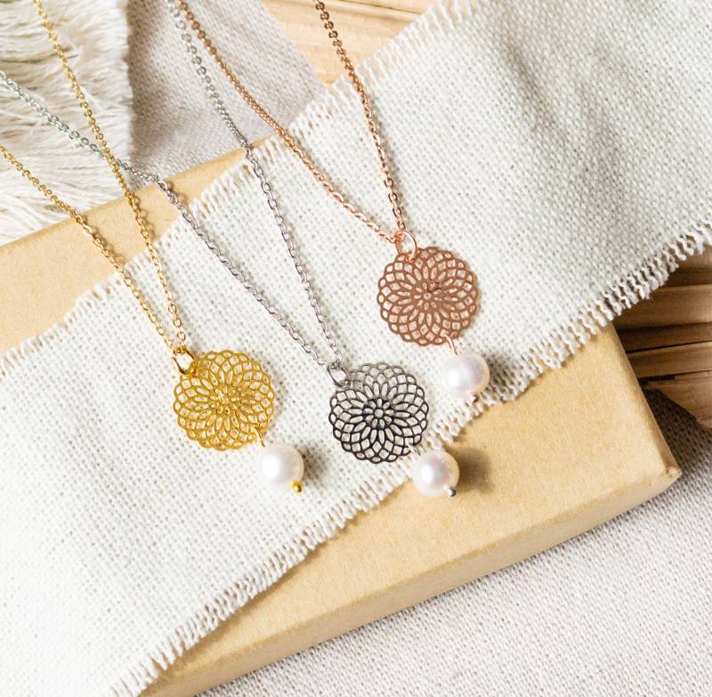 Filigrane Kette - Bohemian L Boho Lace Kreis Münze Süßwasserperle von FabulousFunkys