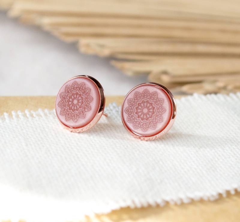 Geometrisch Ohrstecker Mit Muster Boho Cabochon - Altrosa Mandala von FabulousFunkys