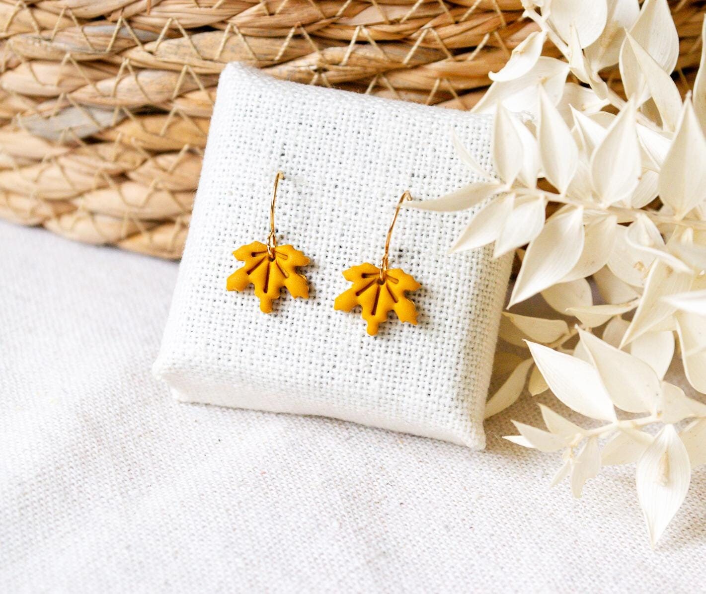 Herbstblätter Ohrringe - Goldfarben Ahorn Herbst von FabulousFunkys