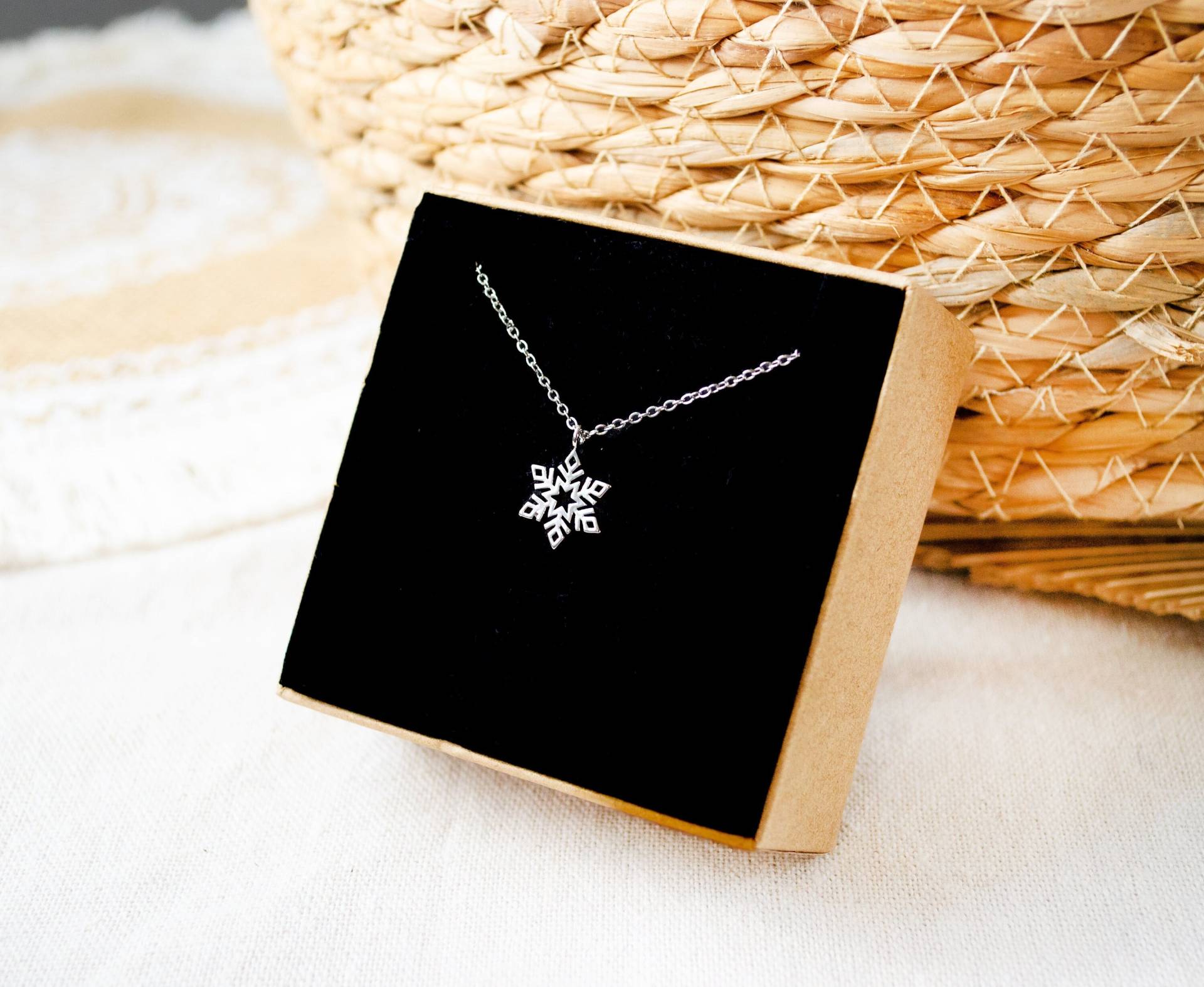 Schneeflocken Kette - Silberfarben Edelstahl von FabulousFunkys