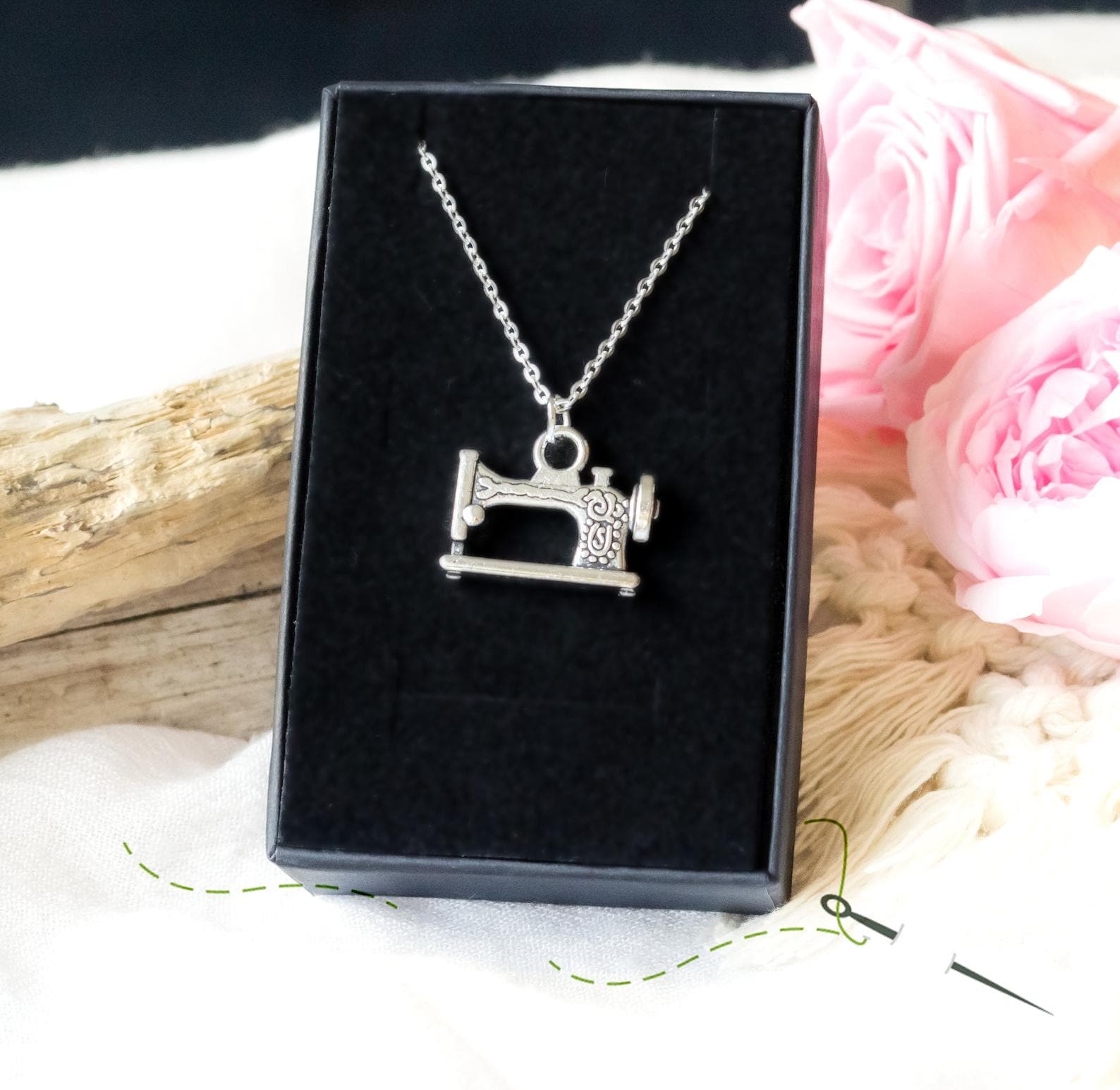 Sewing Love - Nähmaschinen Kette Anhänger Nähen Sew Geschenk Hobby Handwerk von FabulousFunkys