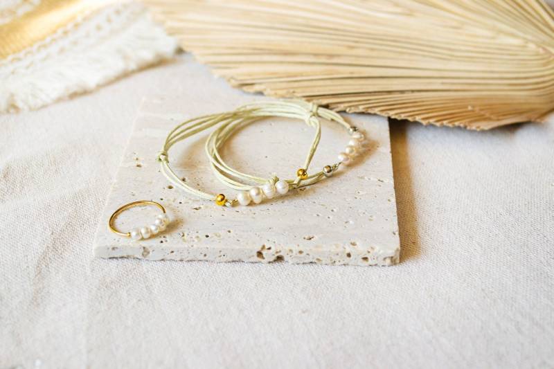 Süßwasser Perlen Armband Verstellbar - Creme Summer Filigranes Freundschaftsarmband von FabulousFunkys