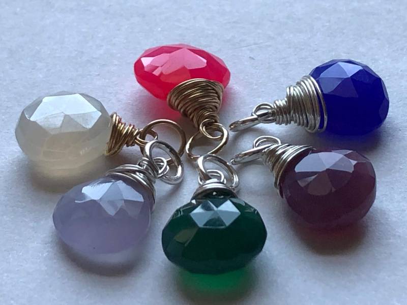 Chalcedony Charm Anhänger Hinzufügen A Baumelt/Geschenk Für Sie Schmuck Unter 10 Geburtstag Brautjungfer Freund Mutter Schwester Fdv1.v1 Gd Solo von FabulousRocks
