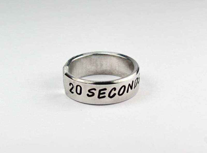 20 Sekunden Mut Ring, Film Inspiriert Inspiration Schmuck, Hand Gestempelt Aluminium Manschette Ring 7 -1 20 Sekunden Mut Ring, Film Inspiriert Inspiration Schmuck, Hand Gestempelt Aluminium Manschette Ring 7 -1 von FabulousStamping