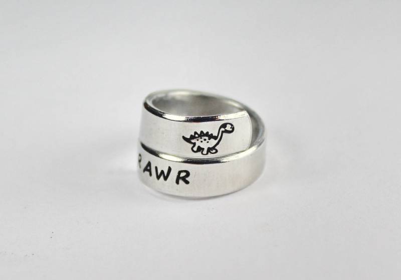 Rawr Bedeutet Ich Liebe Dich in Dinosaurier Spirale Wickelring Rawr Bedeutet Ich Liebe Dich in Dinosaurier Spirale Wickelring von FabulousStamping