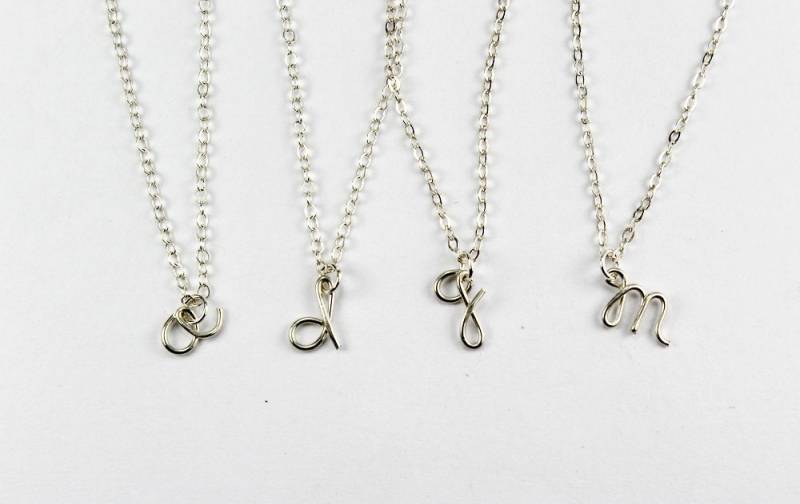 Draht, Anfängliche Halskette, Sterling Dilver Untere Rs Brief Erste Schmuck, Personalisierte Skript Initialen Kalligraphie Faden Ersten Collier von FabulousWire