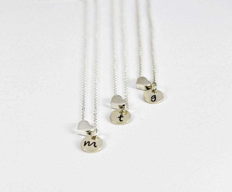 Herz Initial Halskette Set, Brautjungfern Geschenk, Schwestern Passende Halskette, Personalisierter Schmuck von FabulousWire
