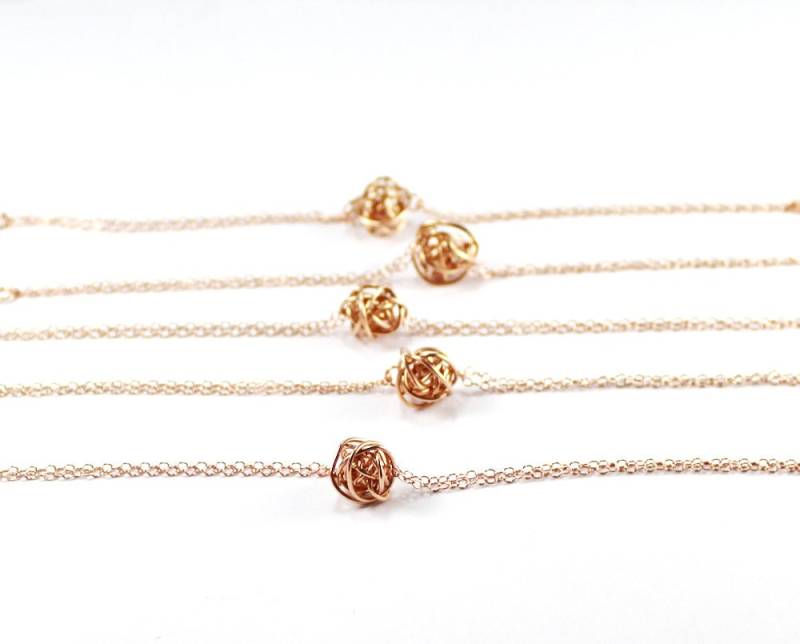 Rose Gold Draht Ball Halskette Set, Binden Den Knoten Brautjungfern Geschenk, Tangled Love Necklacematching Handmade Elegant Wire von FabulousWire