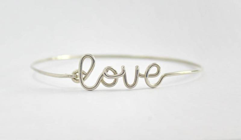 Silber Liebe Armreif, Draht Wort Infinity Und Freundschaft Armband Schmuck, Freundin, Liebhaber, Mutter Geschenk von FabulousWire