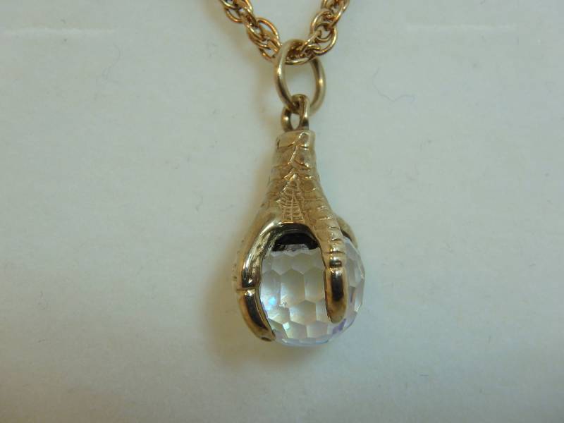 Goldene Kette Und Kristall Anhänger von FacetCutterDesigns