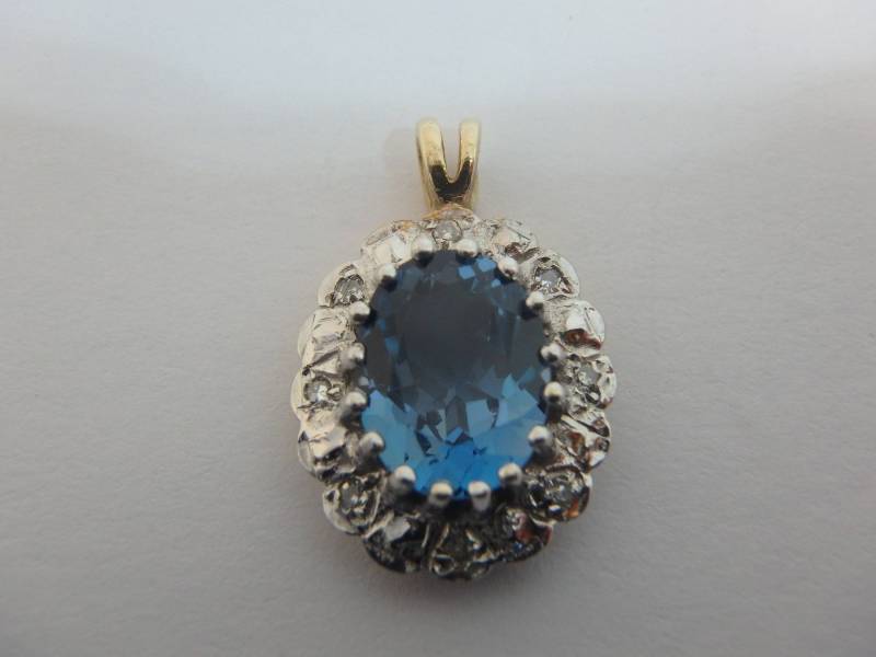 Topas Und Diamant-Anhänger von FacetCutterDesigns