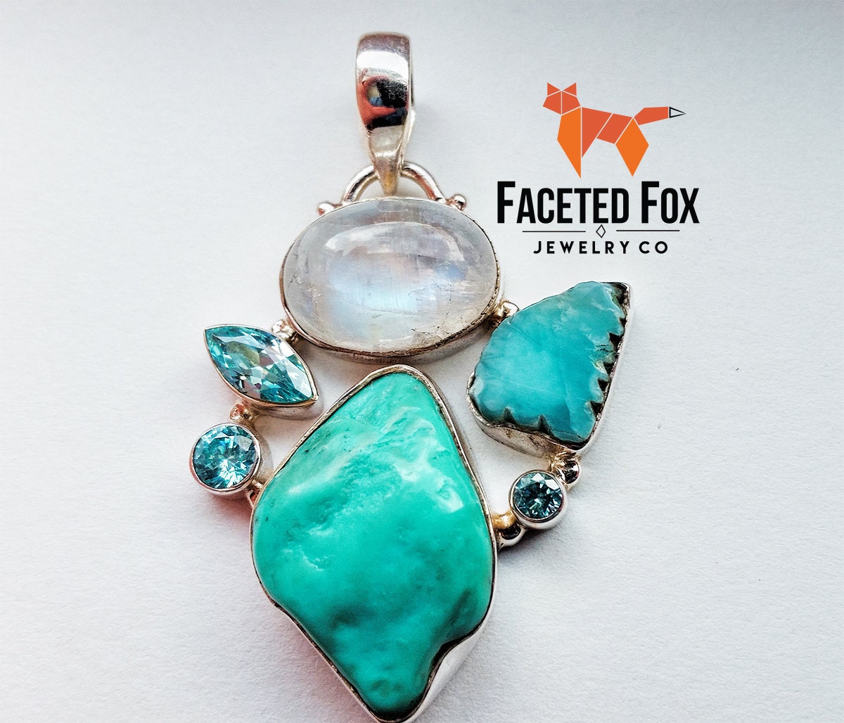 Grobe, Larimar, Blauer Topas, Mondstein & Larimar Slice-Silberanhänger Grobe, Larimar, Blauer Topas, Mondstein & Larimar Slice-Silberanhänger von FacetedFox