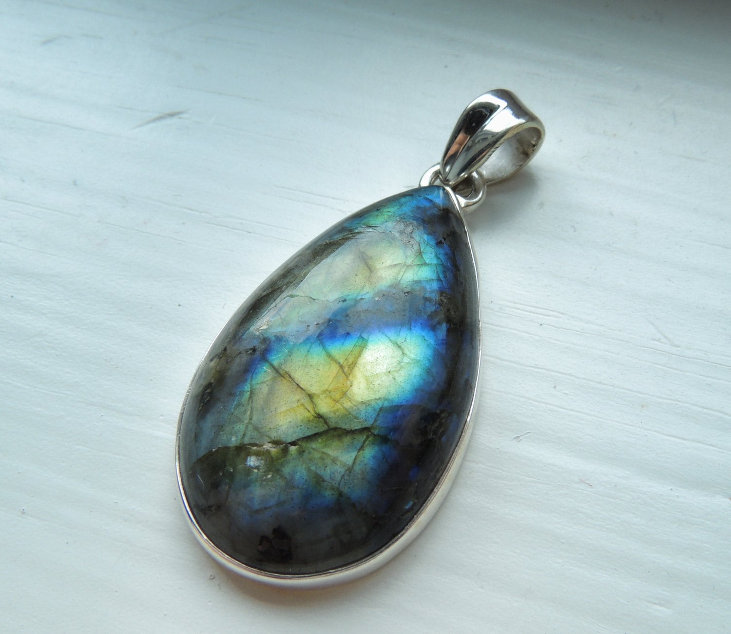 Labradorit Silber Anhänger Halskette, Spectrolite Aus Finnland Herrlich Gelb/Blau Schimmert Labradorit Silber Anhänger Halskette, Spectrolite Aus Finnland Herrlich Gelb/Blau Schimmert von FacetedFox