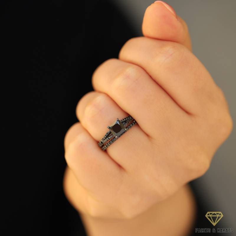 14K Solid Gold Goth Verlobungsring Set Mit Passendem Ehering Damen Dunkles Set, Schwarzer Simulierter Diamant Brautring von FacetsandKarats