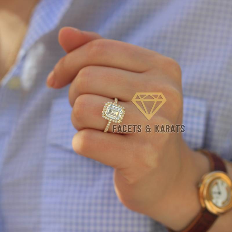 3 Karat Längliche Smaragdschliff Verlobungsring Halo Ehering 14K Gelbgold Massiv Erhältlich in Rotgold Und Weißgold Facetten & von FacetsandKarats